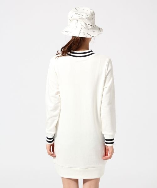 LOWRYS FARM（ローリーズファーム）の「スウェットラインワンピースロングスリーブ（ワンピース/ドレス・レディース・オフ/ブラック/グレー・Ｍ/Ｌ）」の5枚目の写真