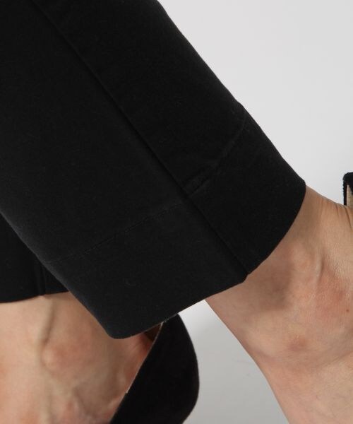 GLOBAL WORK（グローバルワーク）の「サテンストレッチテーパード（パンツ・レディース・ホワイト05/ブラック09/グレージュ12/ブルー85・Ｓ/Ｍ/Ｌ）」の14枚目の写真