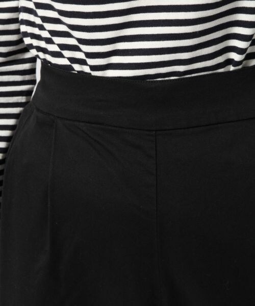 GLOBAL WORK（グローバルワーク）の「サテンストレッチテーパード（パンツ・レディース・ホワイト05/ブラック09/グレージュ12/ブルー85・Ｓ/Ｍ/Ｌ）」の11枚目の写真