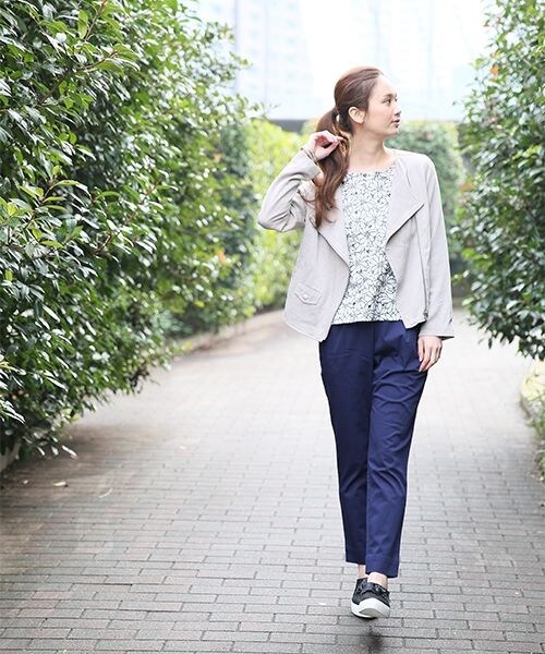 GLOBAL WORK（グローバルワーク）の「サテンストレッチテーパード（パンツ・レディース・ホワイト05/ブラック09/グレージュ12/ブルー85・Ｓ/Ｍ/Ｌ）」の8枚目の写真