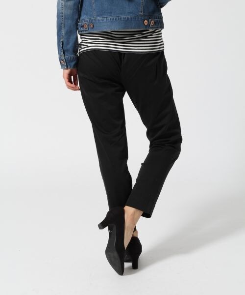 GLOBAL WORK（グローバルワーク）の「サテンストレッチテーパード（パンツ・レディース・ホワイト05/ブラック09/グレージュ12/ブルー85・Ｓ/Ｍ/Ｌ）」の10枚目の写真