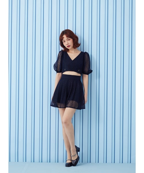 Marjorie（マージョリー）の「涼夜裡飛行，細緻蕾絲低胸澎袖短上衣（トップス・レディース・深藍・S/M）」の2枚目の写真