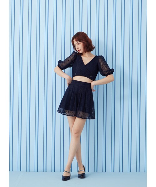 Marjorie（マージョリー）の「涼夜裡飛行，細緻蕾絲低胸澎袖短上衣（トップス・レディース・深藍・S/M）」の4枚目の写真