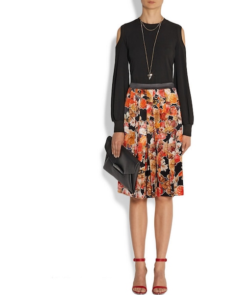 GIVENCHY（ジバンシイ）の「Givenchy Small Shark Tooth necklace in palladium-tone and pale gold-tone brass（ネックレス・レディース・Gold）」の3枚目の写真