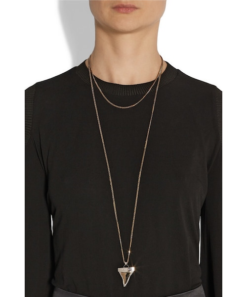 GIVENCHY（ジバンシイ）の「Givenchy Small Shark Tooth necklace in palladium-tone and pale gold-tone brass（ネックレス・レディース・Gold）」の4枚目の写真