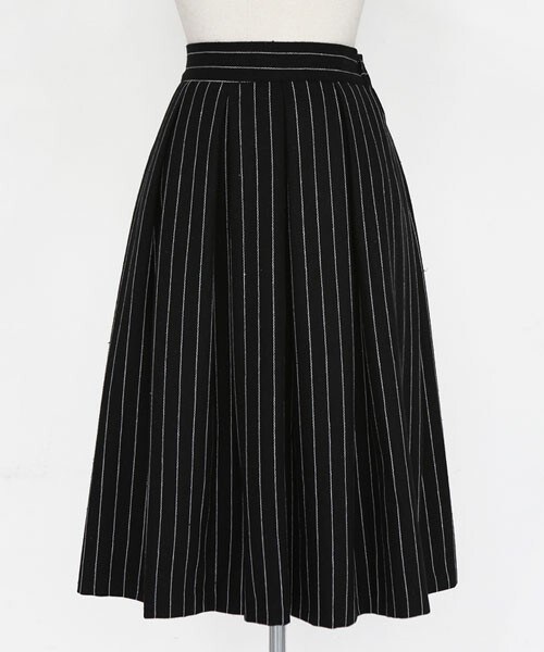 DHOLIC(ディーホリック)の「ピンストライプAラインミディフレアスカート(スカート・レディース・ブラック/ブラウン/ブラックグレー・free)」の1枚目の写真