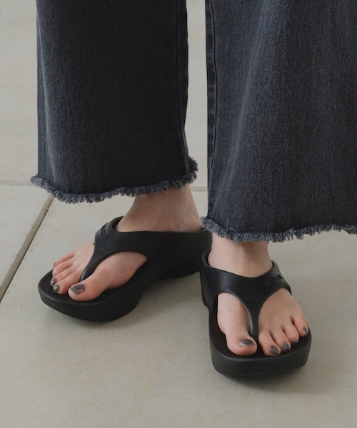 Kastane(カスタネ)の「【TELIC】W-FLIP FLOP(サンダル・レディース・オフホワイト/ベージュ/ブラック・S/M/L/XL)」の2枚目の写真