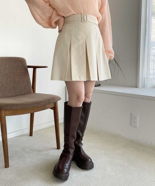 Heather（ヘザー）の「ベルト付きプリーツミニスカート（スカート・アイボリー 08/ブラック 09/グレー 18/デニム 85・S/M）」の4枚目の写真