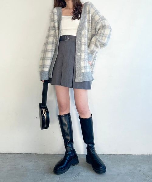 Heather（ヘザー）の「ベルト付きプリーツミニスカート（スカート・アイボリー 08/ブラック 09/グレー 18/デニム 85・S/M）」の15枚目の写真