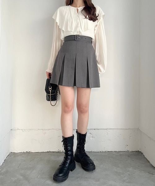 Heather（ヘザー）の「ベルト付きプリーツミニスカート（スカート・アイボリー 08/ブラック 09/グレー 18/デニム 85・S/M）」の17枚目の写真