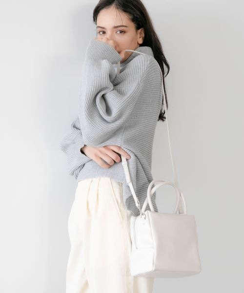 LAKOLE（ラコレ）の「2WAYスクエアミニボストンバッグ（バッグ・ブラック(19)/アイボリー(52)/ブルー(80)・F）」の2枚目の写真