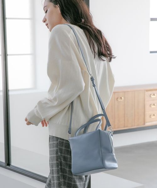LAKOLE（ラコレ）の「2WAYスクエアミニボストンバッグ（バッグ・ブラック(19)/アイボリー(52)/ブルー(80)・F）」の3枚目の写真