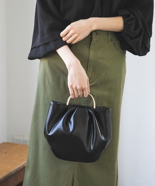 LEPSIM（レプシィム）の「メタルハンドル2WAYバッグ（バッグ・アイボリー08/ブラック09・ONE SIZE）」の2枚目の写真