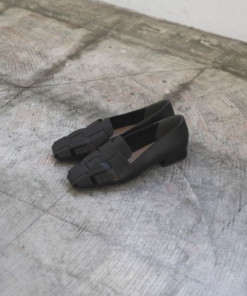 LEPSIM（レプシィム）の「グルカパンプス（シューズ・アイボリー08/ブラック09・M(23-23.5)/L(24-24.5)）」の2枚目の写真