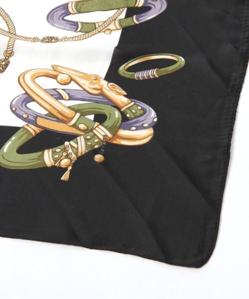 LEPSIM(レプシィム)の「アソート柄スカーフ(ファッション雑貨・レディース・ブラック09/グレージュ51/グリーン75・ONE SIZE)」の12枚目の写真