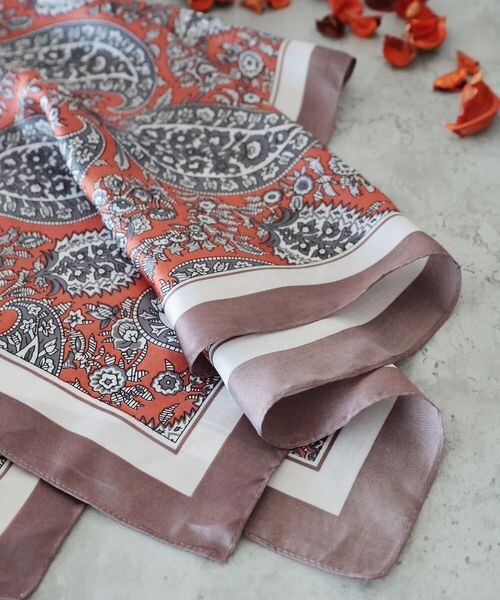 LEPSIM(レプシィム)の「アソート柄スカーフ(ファッション雑貨・レディース・ブラック09/グレージュ51/グリーン75・ONE SIZE)」の1枚目の写真