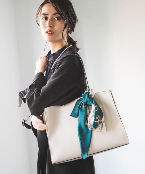 LEPSIM(レプシィム)の「アソート柄スカーフ(ファッション雑貨・レディース・ブラック09/グレージュ51/グリーン75・ONE SIZE)」の3枚目の写真