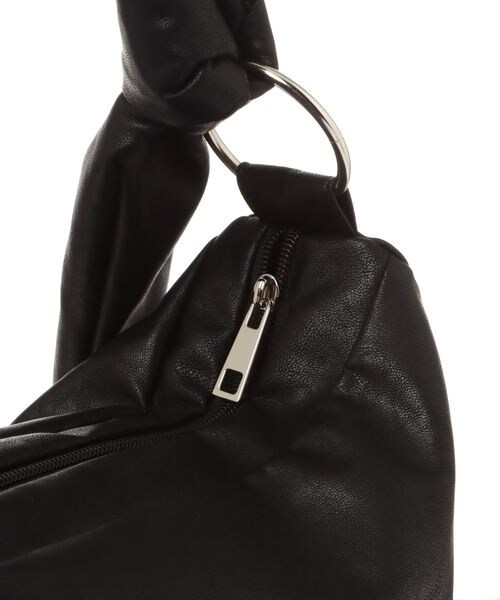 LEPSIM(レプシィム)の「フェイクレザーソフトBIGショルダー(バッグ・アイボリー08/ブラック09/グレージュ51・ONE SIZE)」の11枚目の写真