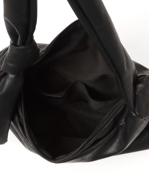 LEPSIM(レプシィム)の「フェイクレザーソフトBIGショルダー(バッグ・アイボリー08/ブラック09/グレージュ51・ONE SIZE)」の13枚目の写真