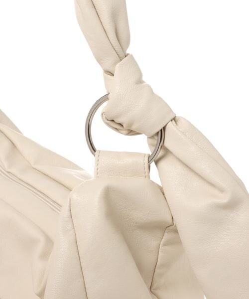 LEPSIM(レプシィム)の「フェイクレザーソフトBIGショルダー(バッグ・アイボリー08/ブラック09/グレージュ51・ONE SIZE)」の15枚目の写真