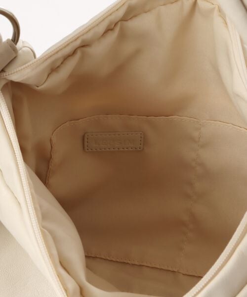 LEPSIM(レプシィム)の「フェイクレザーソフトBIGショルダー(バッグ・アイボリー08/ブラック09/グレージュ51・ONE SIZE)」の16枚目の写真