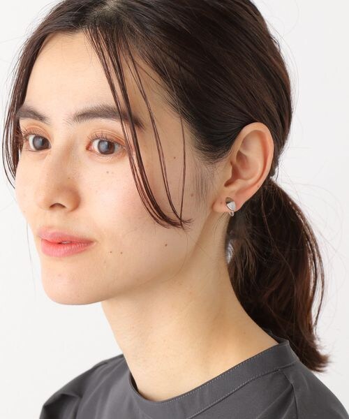 LEPSIM(レプシィム)の「3セットノンホールイヤリング(アクセサリー・シルバー19/ゴールド(パール)51/ゴールド52・ONE SIZE)」の6枚目の写真