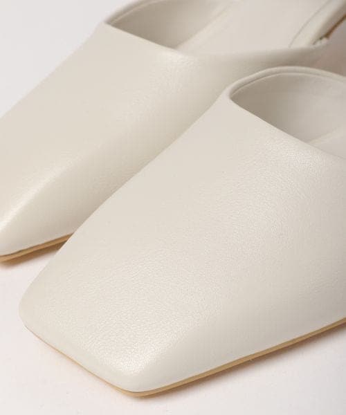 LOWRYS FARM（ローリーズファーム）の「スクエアトゥストラップミュール（シューズ・ホワイト08/ブラック09/パープル98・M/L）」の17枚目の写真