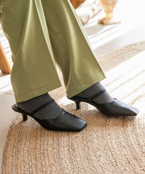 LOWRYS FARM（ローリーズファーム）の「スクエアトゥストラップミュール（シューズ・ホワイト08/ブラック09/パープル98・M/L）」の9枚目の写真