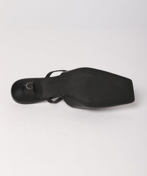 LOWRYS FARM（ローリーズファーム）の「スクエアトゥストラップミュール（シューズ・ホワイト08/ブラック09/パープル98・M/L）」の16枚目の写真