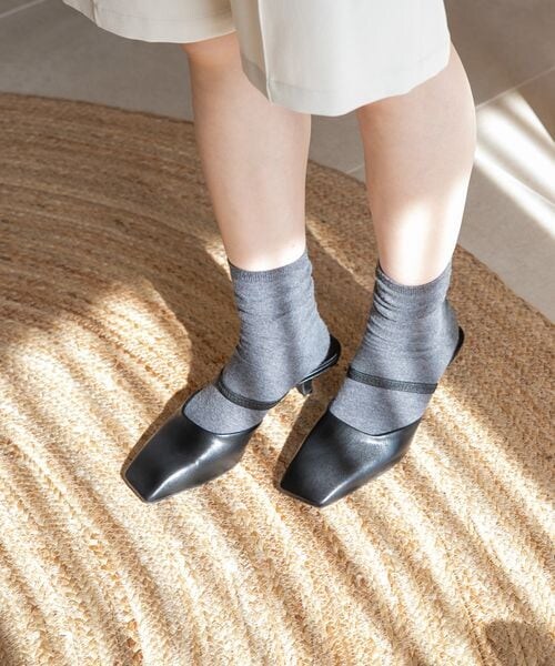 LOWRYS FARM（ローリーズファーム）の「スクエアトゥストラップミュール（シューズ・ホワイト08/ブラック09/パープル98・M/L）」の8枚目の写真