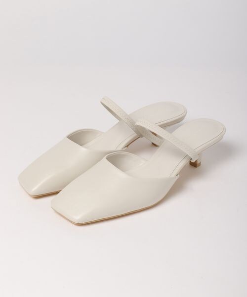 LOWRYS FARM（ローリーズファーム）の「スクエアトゥストラップミュール（シューズ・ホワイト08/ブラック09/パープル98・M/L）」の18枚目の写真