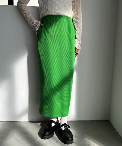 LOWRYS FARM（ローリーズファーム）の「ストレッチカットタイトスカート（スカート・レディース・アイボリー08/ブラック09/イエロー65/グリーン75・F）」の4枚目の写真