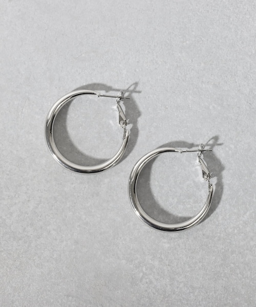 3coins(3coins)の「ミディアムフープピアス(ピアス(両耳用)・シルバー/ゴールド・0)」の1枚目の写真