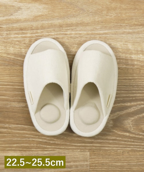 3coins(3coins)の「かかとアップスリッパ(ルームシューズ/スリッパ・アイボリー/ブラウン・0)」の1枚目の写真