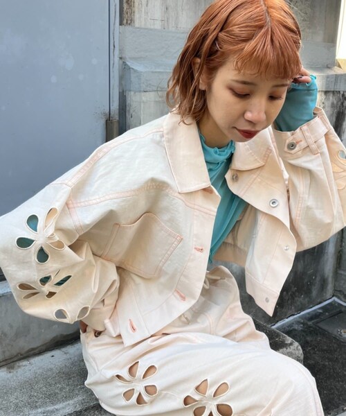 CIAOPANIC（チャオパニック）の「【HELLO.SANFRANCISCO】フラワーカットアウトジャケット（ミリタリージャケット・レディース・アイボリー/イエロー・ONE）」の2枚目の写真