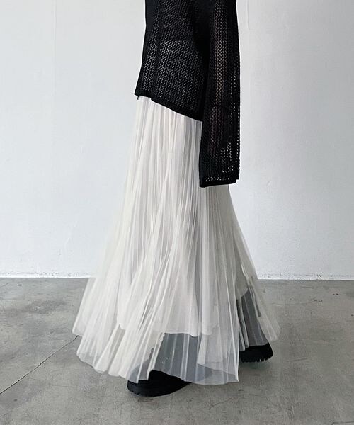 PAGEBOY（ページボーイ）の「チュールランダムプリーツスカート（スカート・レディース・オフホワイト05/ブラック09/チャコール18・F）」の4枚目の写真