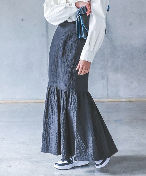 PAGEBOY(ページボーイ)の「ジャガードティアードスカート(スカート・オフホワイト05/ブラック09/イエロー系71・F)」の1枚目の写真