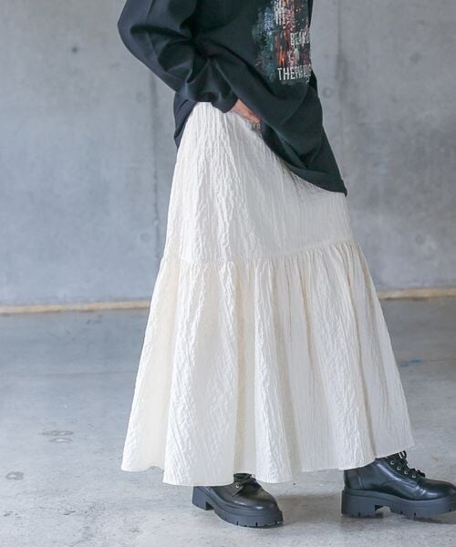 PAGEBOY(ページボーイ)の「ジャガードティアードスカート(スカート・オフホワイト05/ブラック09/イエロー系71・F)」の4枚目の写真