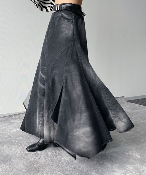 PAGEBOY(ページボーイ)の「シアーブリーチデニムスカート(スカート・ブラック09/ブルー85・S/M)」の3枚目の写真