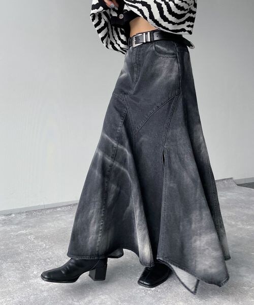 PAGEBOY(ページボーイ)の「シアーブリーチデニムスカート(スカート・ブラック09/ブルー85・S/M)」の5枚目の写真