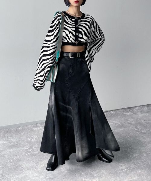 PAGEBOY(ページボーイ)の「シアーブリーチデニムスカート(スカート・ブラック09/ブルー85・S/M)」の7枚目の写真