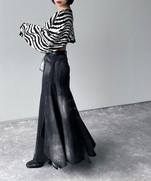 PAGEBOY(ページボーイ)の「シアーブリーチデニムスカート(スカート・ブラック09/ブルー85・S/M)」の8枚目の写真