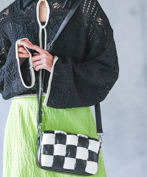 PAGEBOY(ページボーイ)の「マシュマロショルダーBAG(バッグ・レディース・ブラック09/ブルー86・F)」の1枚目の写真