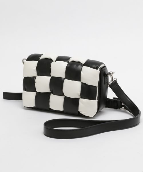 PAGEBOY(ページボーイ)の「マシュマロショルダーBAG(バッグ・レディース・ブラック09/ブルー86・F)」の3枚目の写真