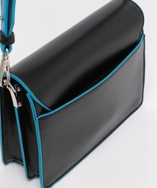 PAGEBOY（ページボーイ）の「バイカラースクエアショルダー（バッグ・オフホワイト05/ブラック09/シルバー12・F）」の14枚目の写真