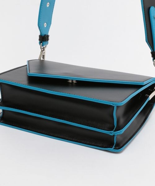 PAGEBOY（ページボーイ）の「バイカラースクエアショルダー（バッグ・オフホワイト05/ブラック09/シルバー12・F）」の13枚目の写真