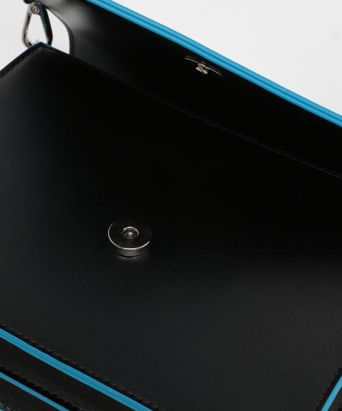 PAGEBOY（ページボーイ）の「バイカラースクエアショルダー（バッグ・オフホワイト05/ブラック09/シルバー12・F）」の12枚目の写真