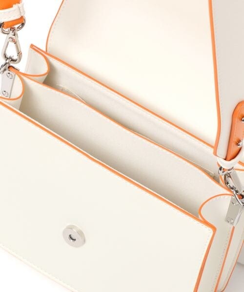 PAGEBOY（ページボーイ）の「バイカラースクエアショルダー（バッグ・オフホワイト05/ブラック09/シルバー12・F）」の18枚目の写真