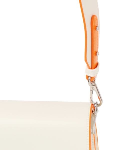 PAGEBOY（ページボーイ）の「バイカラースクエアショルダー（バッグ・オフホワイト05/ブラック09/シルバー12・F）」の17枚目の写真