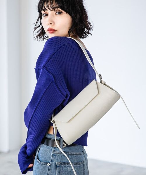 PAGEBOY（ページボーイ）の「コクーンフォルムBAG（バッグ・レディース・オフホワイト05/ブラック09/ブルー85・F）」の4枚目の写真